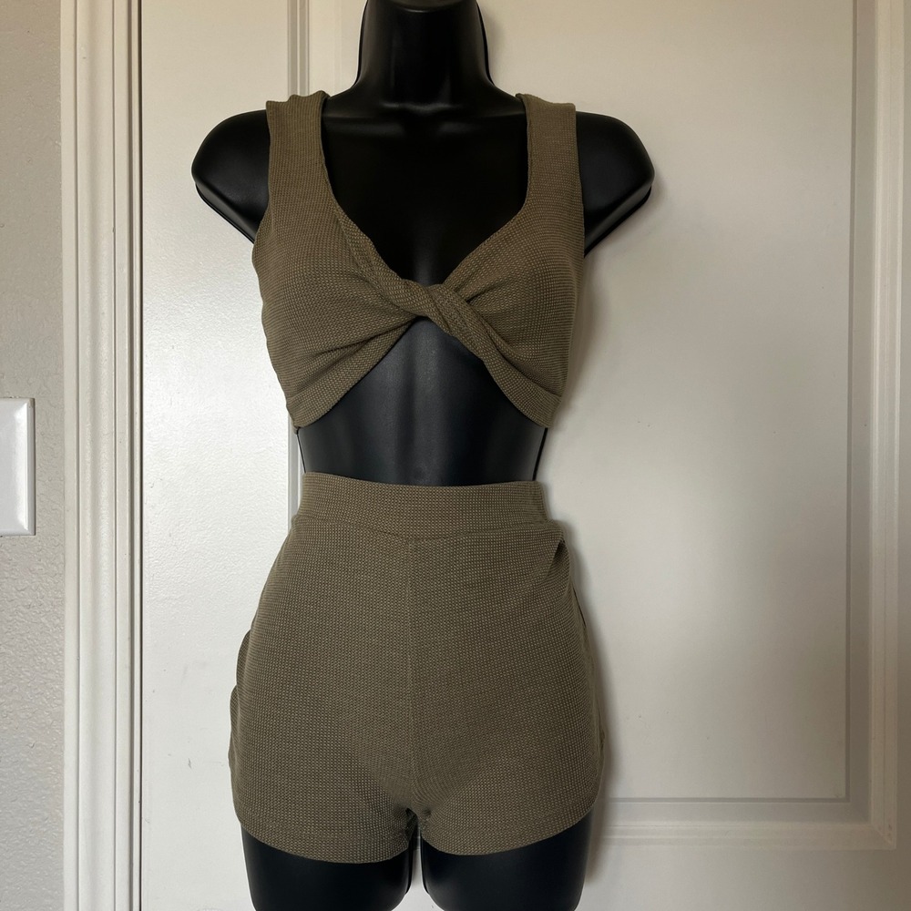NEW Amable Women's Olive Green Set Medium